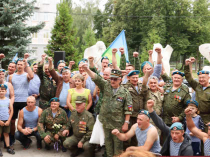 Во Владимире прошел памятный митинг, посвященный ВДВ