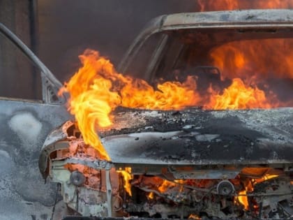 В сгоревшем автомобиле в Суздальском районе обнаружили тело человека