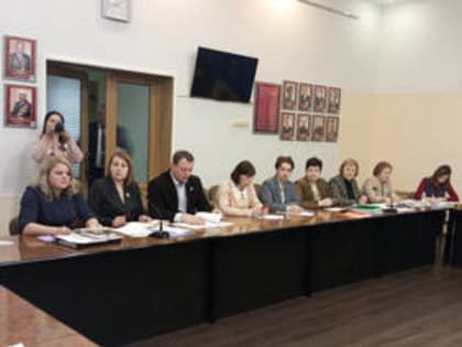 Депутаты рассмотрели финансирование социальной сферы и подбирали участки для Аллеи Славы