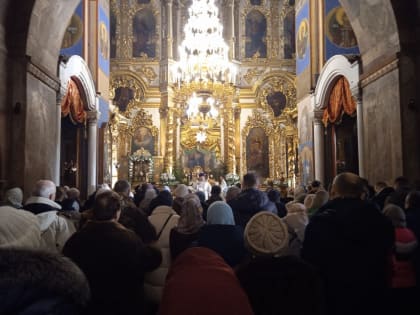 Сотни владимирцев встретили Рождество Христово в Успенском соборе 