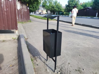 В городе установлены новые урны.  Но некоторые уже украли…