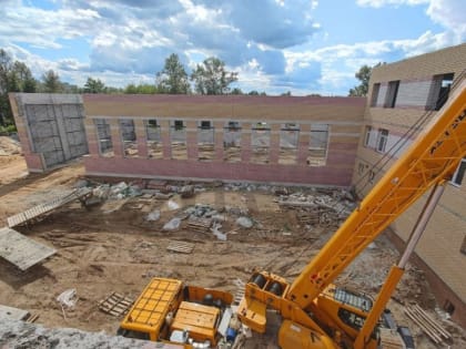 Губернатор контролирует строительство школы