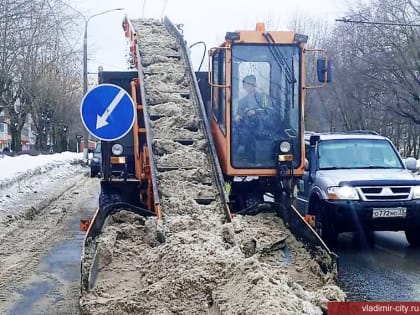 Во Владимире продолжается противогололедная обработка улично-дорожной инфраструктуры