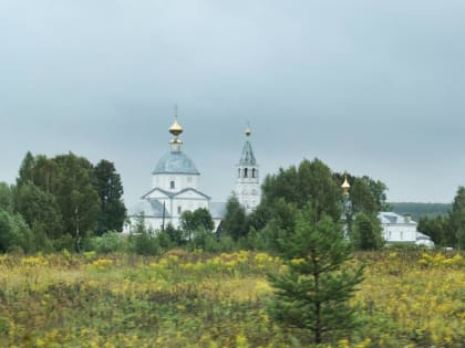 Высокопреосвященнейший митрополит Тихон посетил Свято-Никольский монастырь в селе Санино