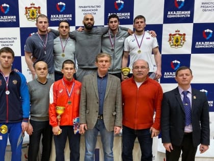 Семь владимирских спортсменов отобрались на чемпионат России по греко-римской борьбе