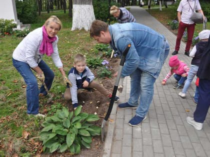 В парке Пушкина посадили тюльпаны Памяти