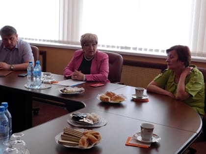 Сенатор Ольга Хохлова провела встречу с многодетными семьями в Суздале