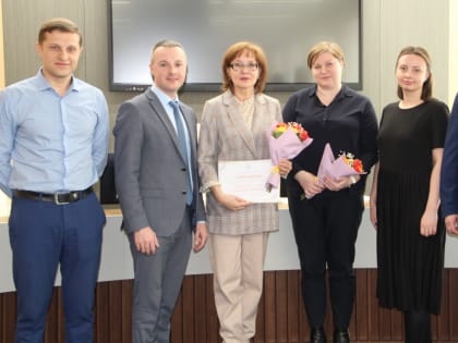 В мэрии Владимира наградили победителя конкурса «Лучший муниципальный служащий»