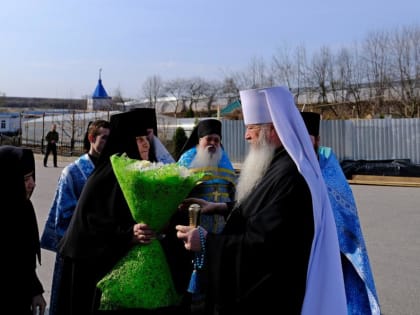 В день Похвалы Пресвятой Богородицы митрополит Тихон совершил литургию в Боголюбском монастыре