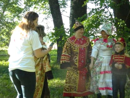 Бал, верховая езда, фехтование в дворянской усадьбе под Ковровом