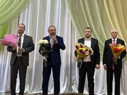 Чествовали педагогов