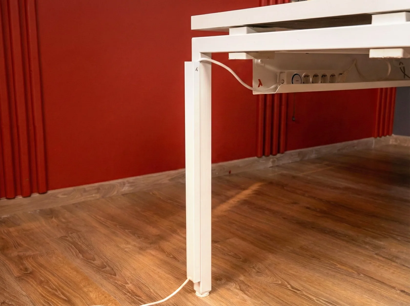 KEDO DESK — 6