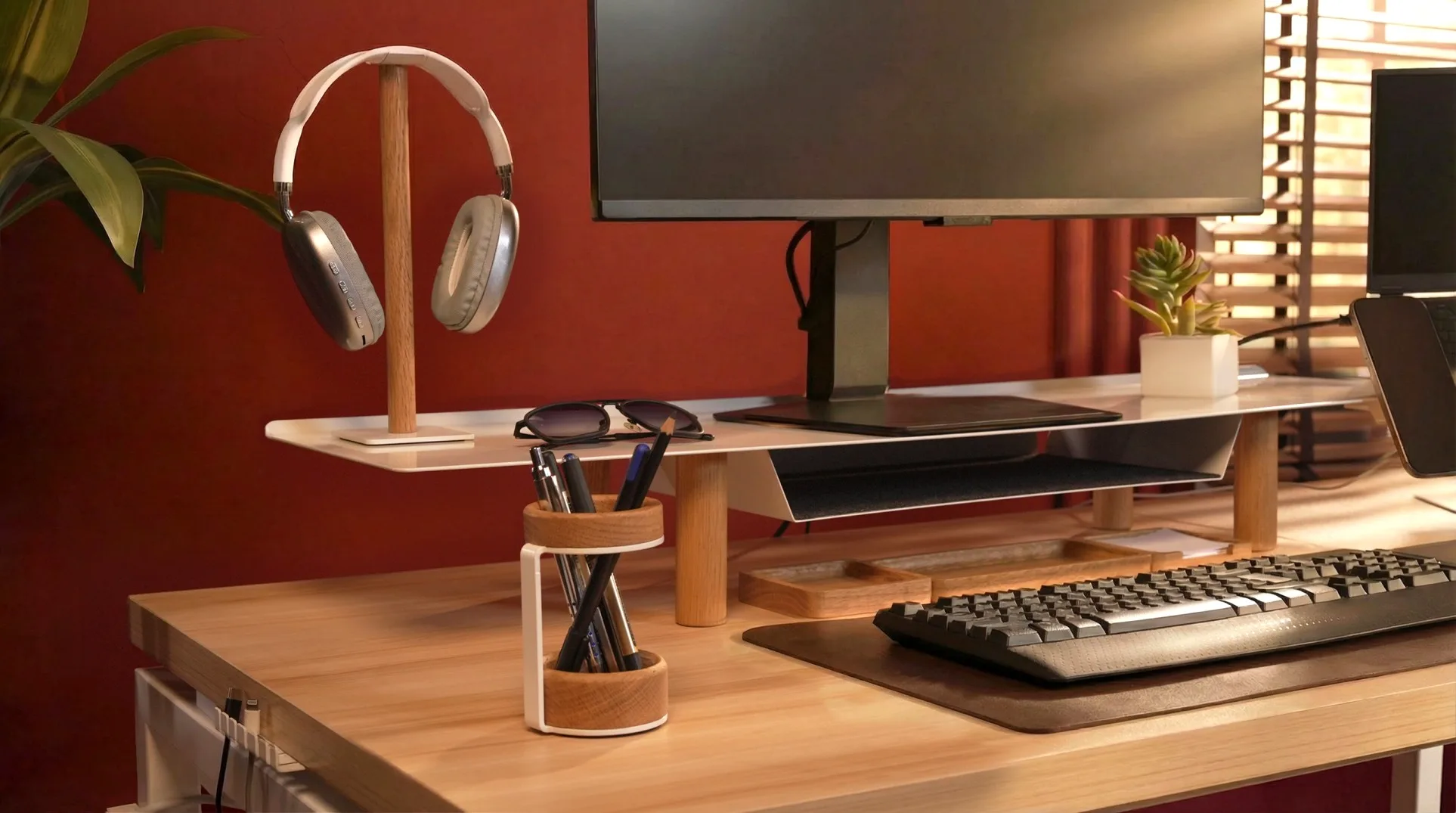 KEDO DESK — 4