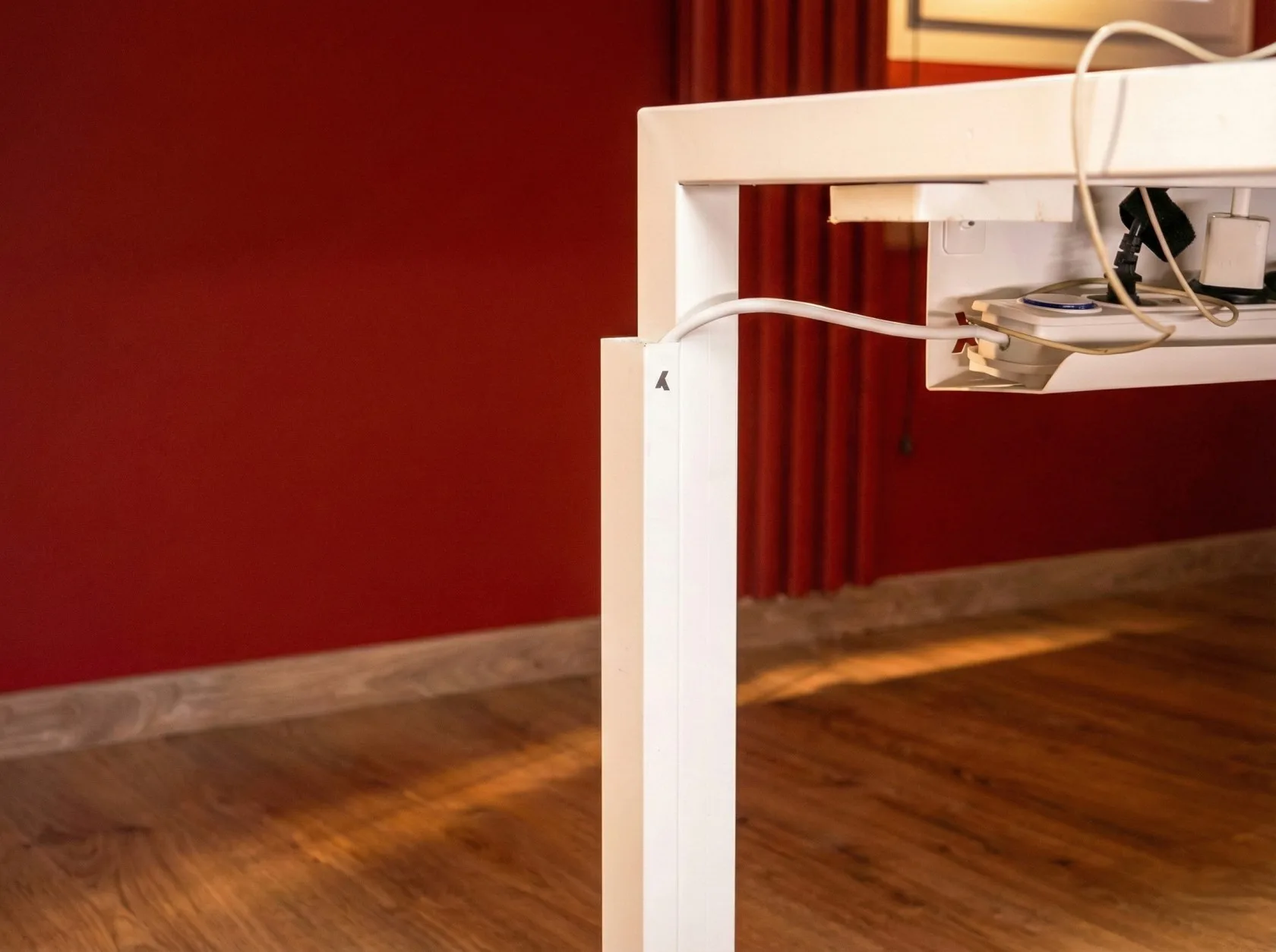 KEDO DESK — 5