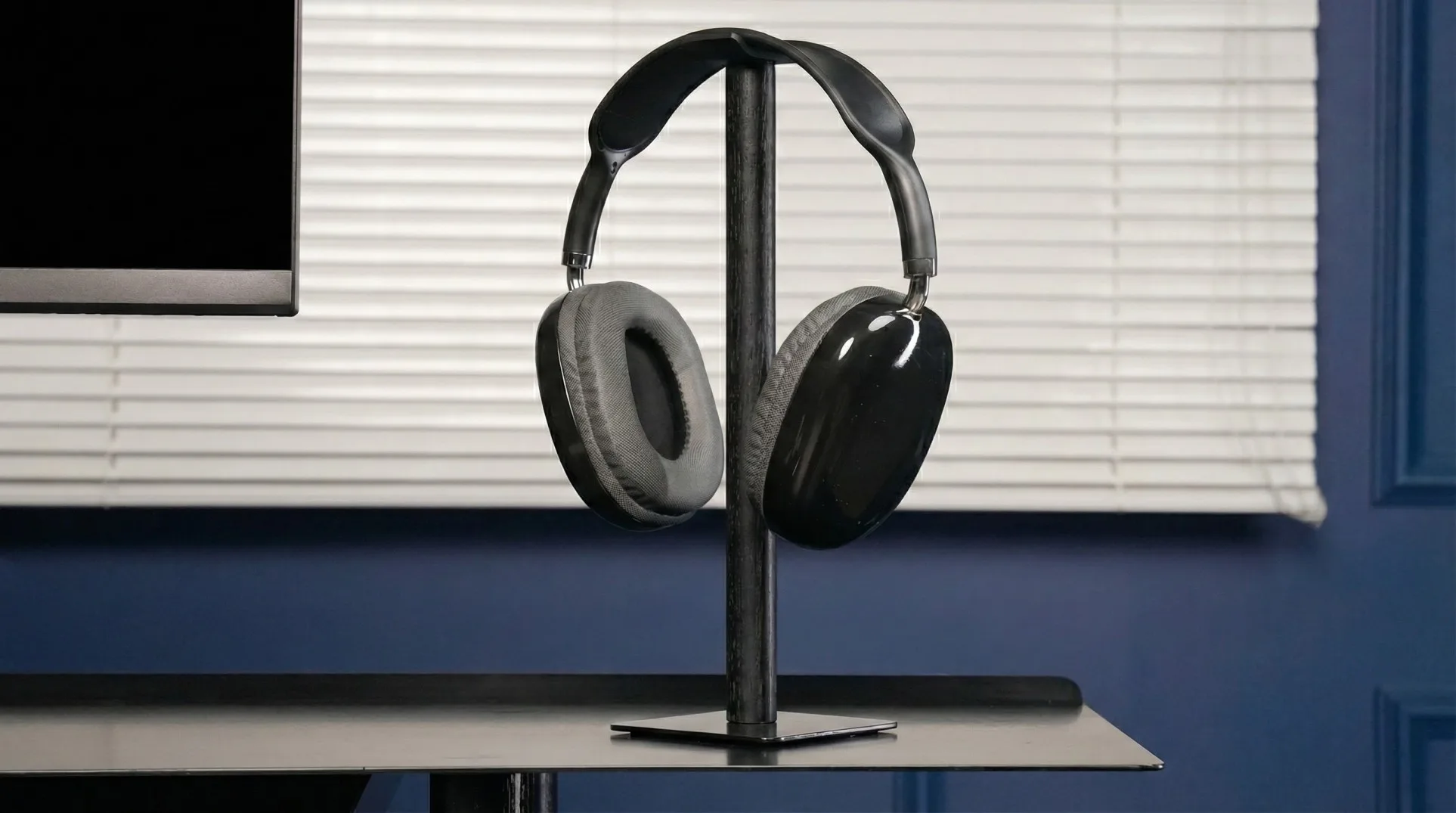 Headphone Stand — 1