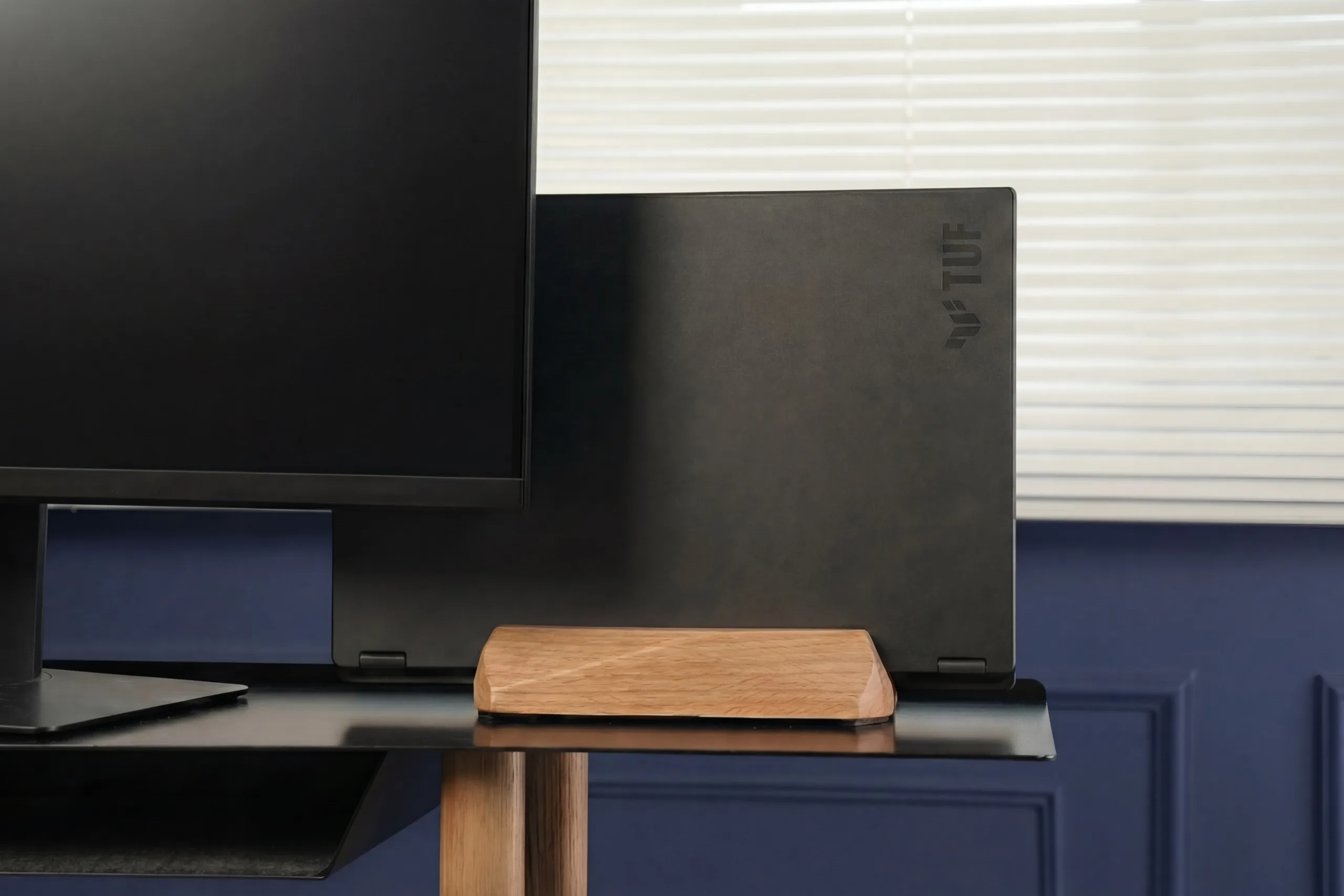Laptop Dock — 3