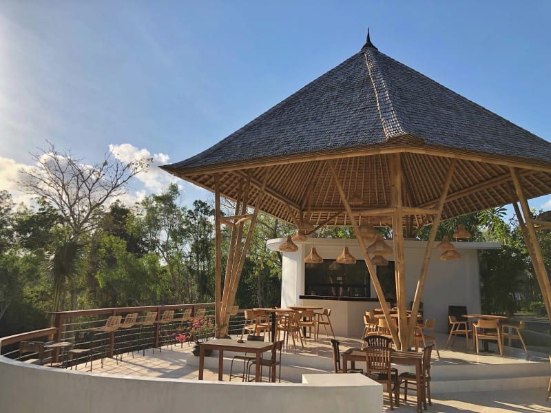 Peaceful garden and surroundings