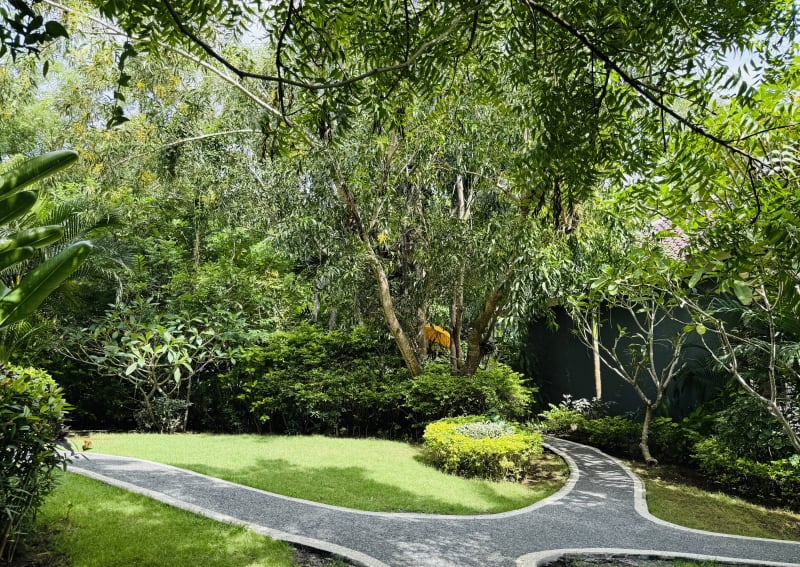 Restaurant by the pool