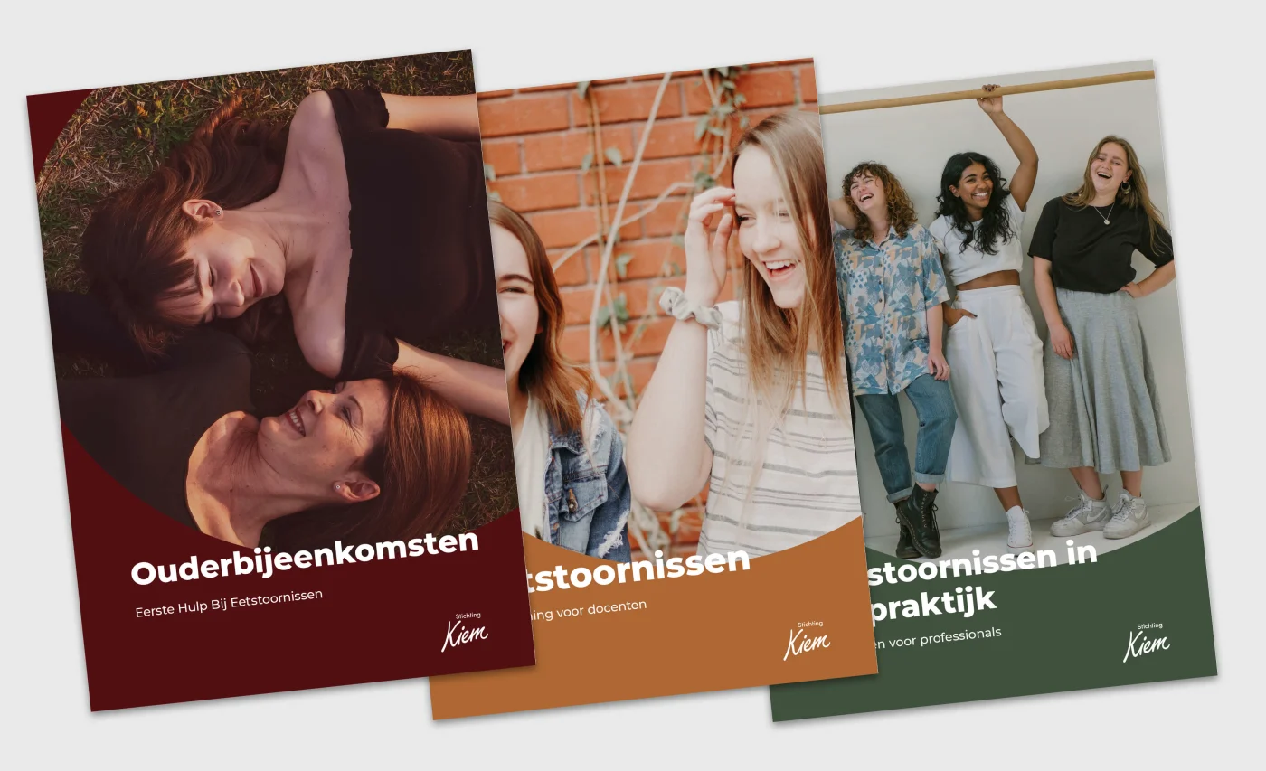 Key Agency case: Stichting Kiem, voorbeeld van de visuele stijl in folders