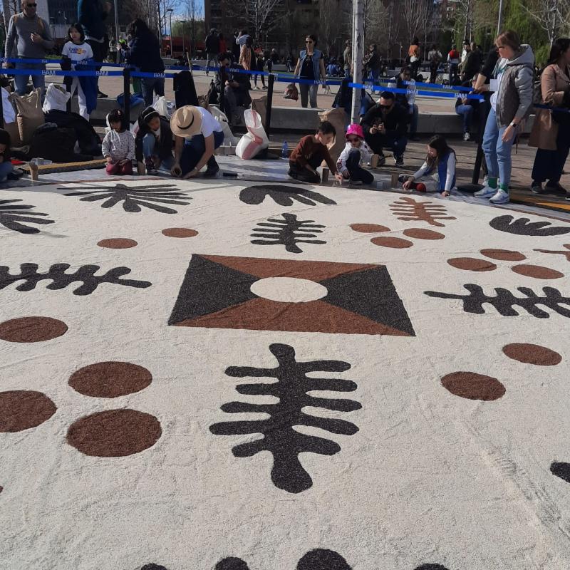 Mandala con rotture di riso presso BAM (Biblioteca degli Alberi di Milano) realizzato il 24 marzo 2024