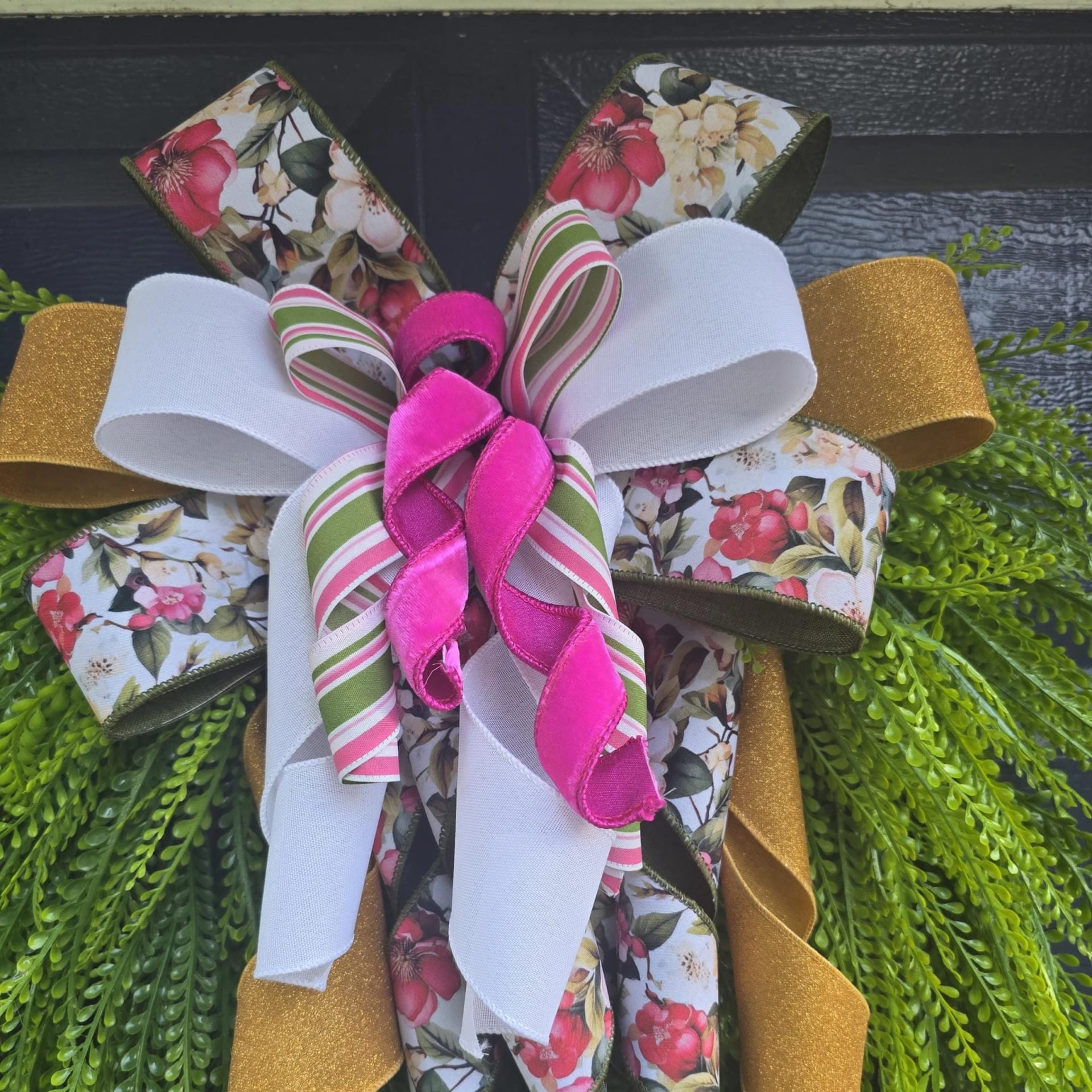 Interchangeable Bow Wreath, photograph 2