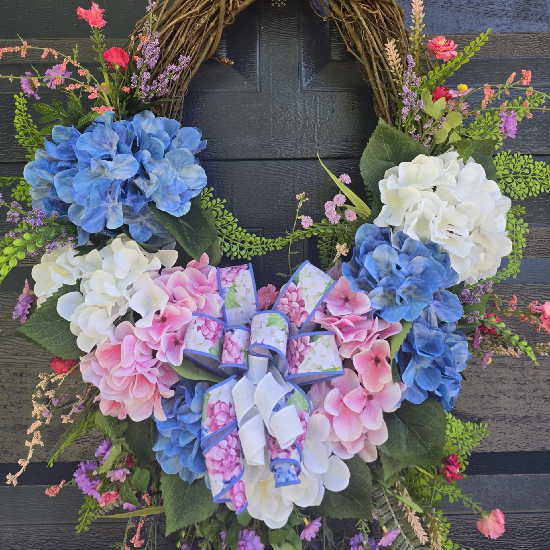 Hydrangea Wreath for Front Door, photograph 2