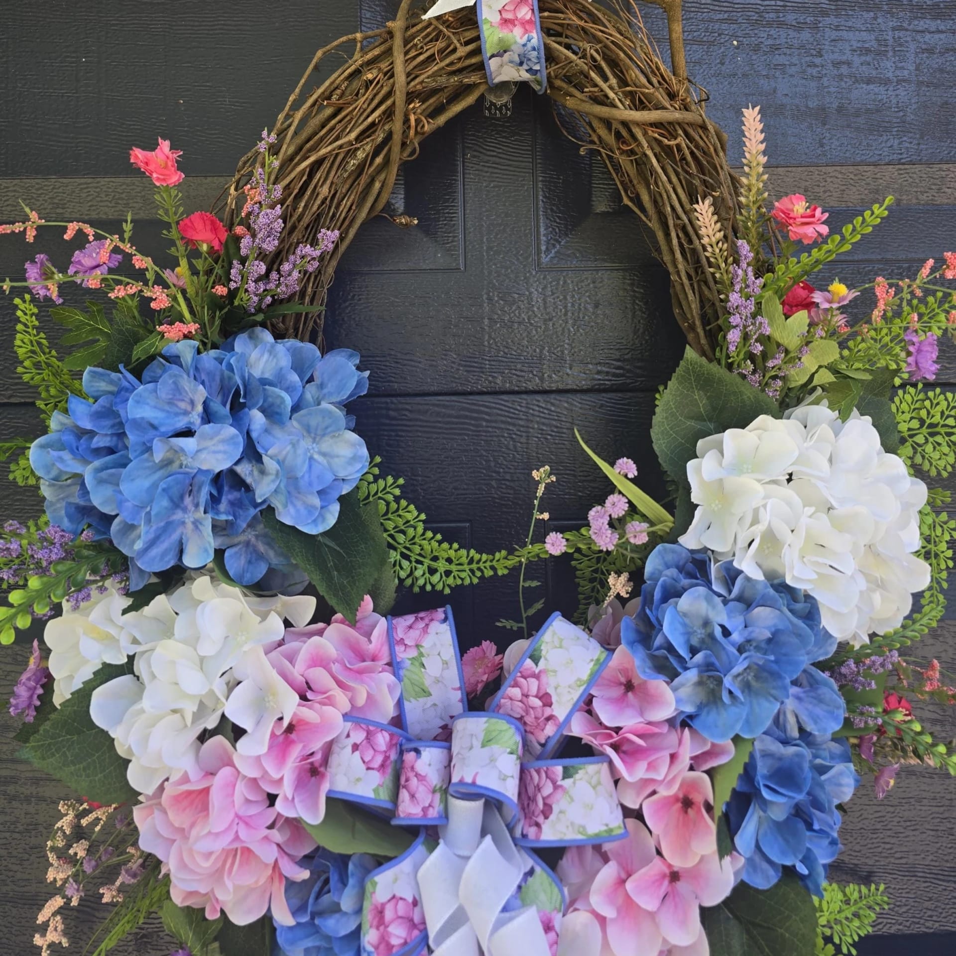 Hydrangea Wreath for Front Door, photograph 3