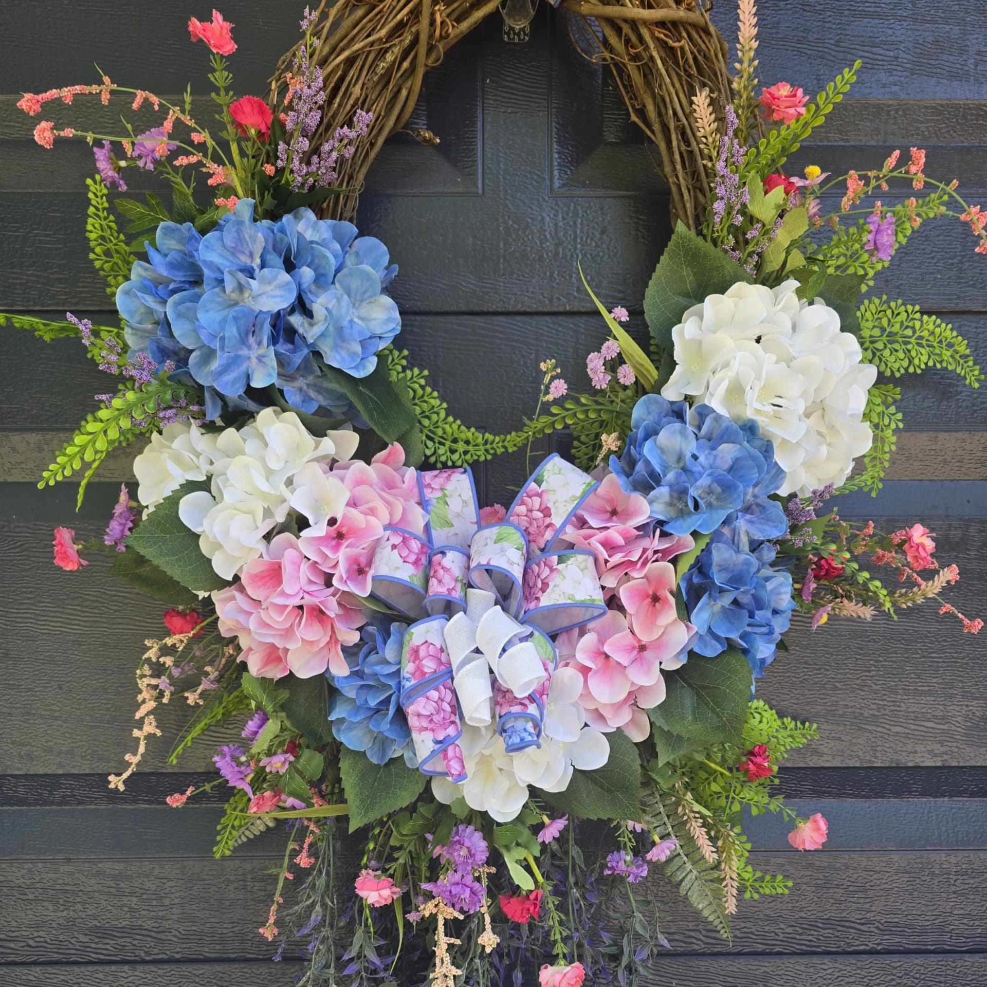 Hydrangea Wreath for Front Door, photograph 5