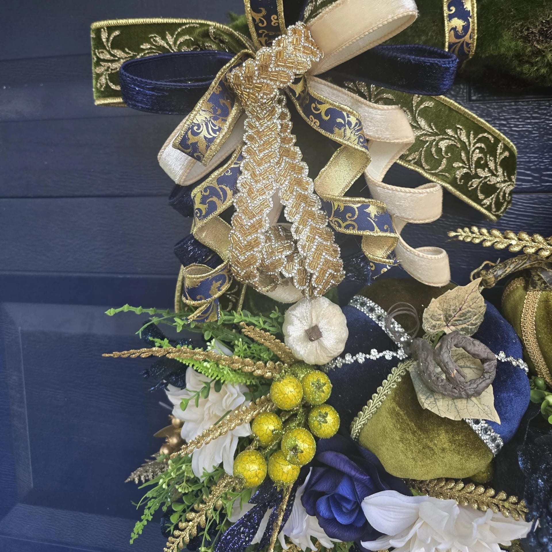 Luxury Fall Moss Wreath & Centerpiece Set, photograph 6