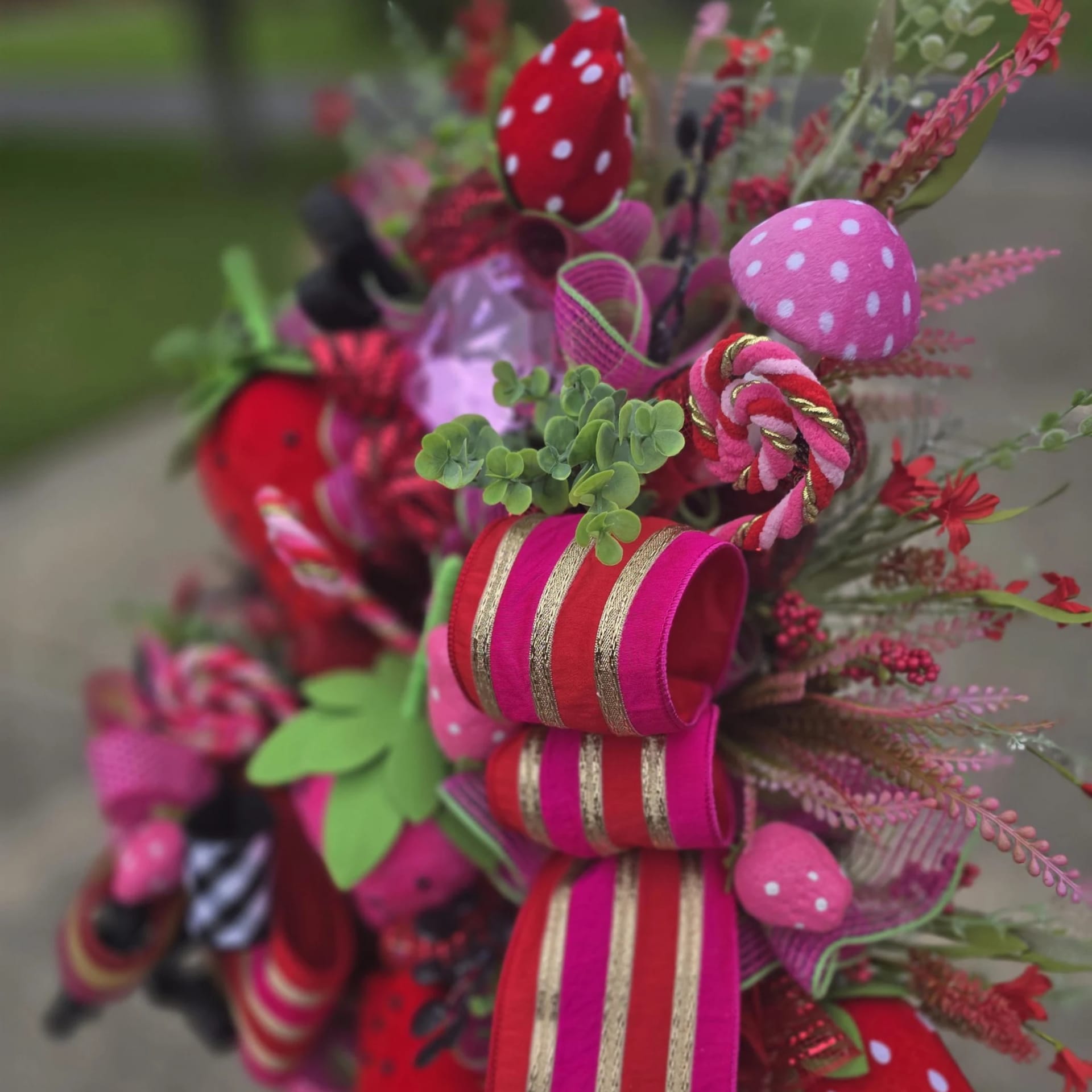 XL Strawberry Wreath, photograph 3
