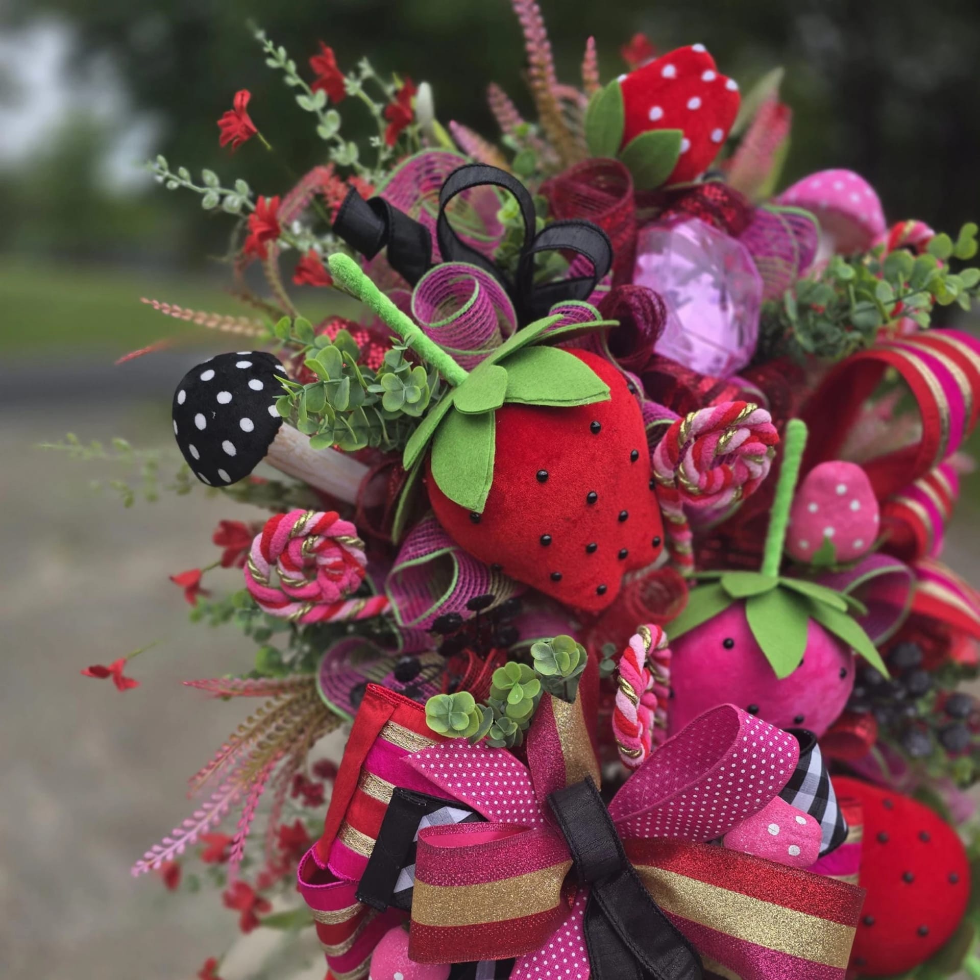 XL Strawberry Wreath, photograph 5