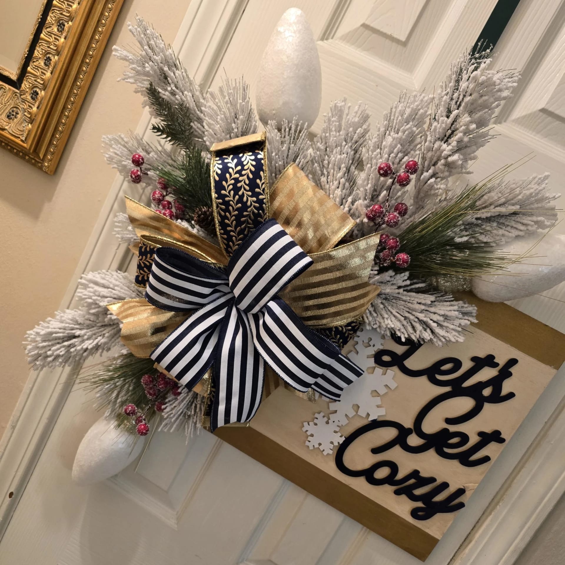 Let’s Get Cozy Christmas Door Hanger, photograph 5