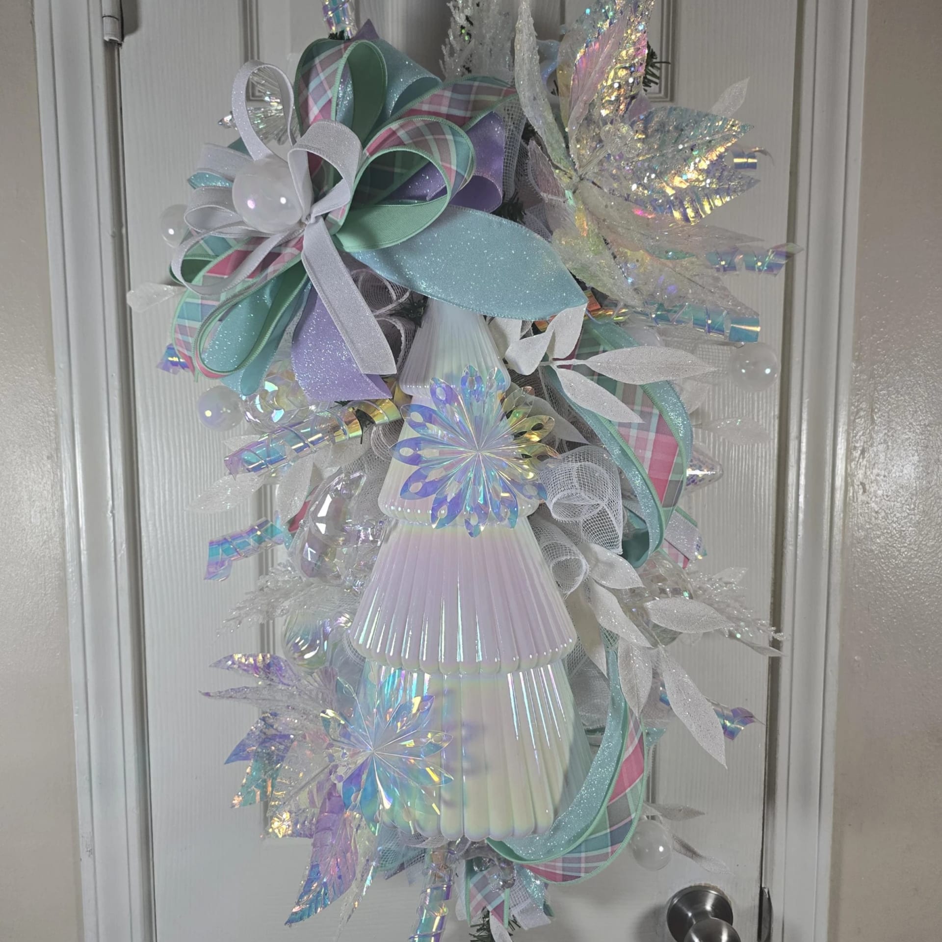Winter Wonderland Christmas Tree Swag, photograph 6
