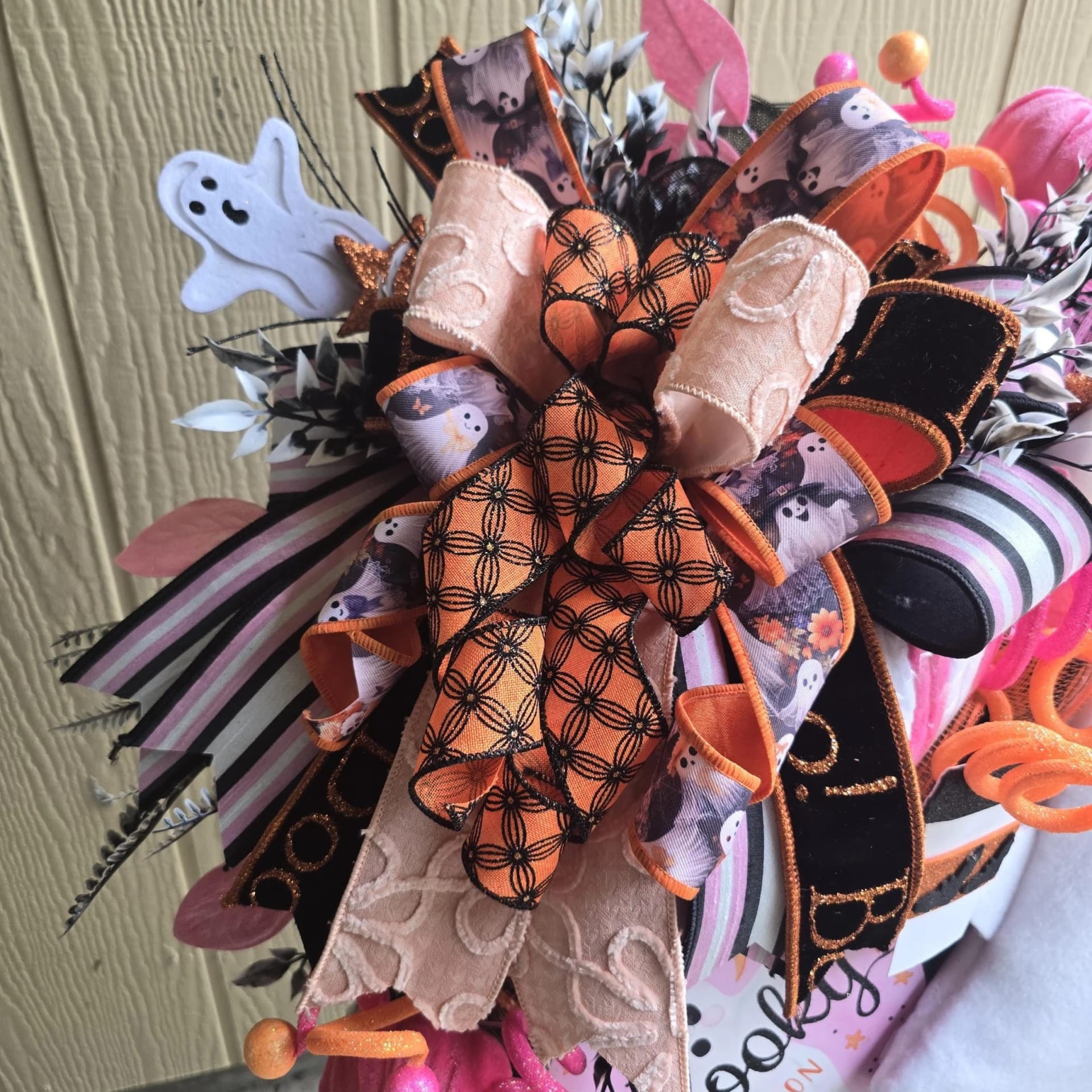 Spooky Season Ghost Halloween Wreath, photograph 4