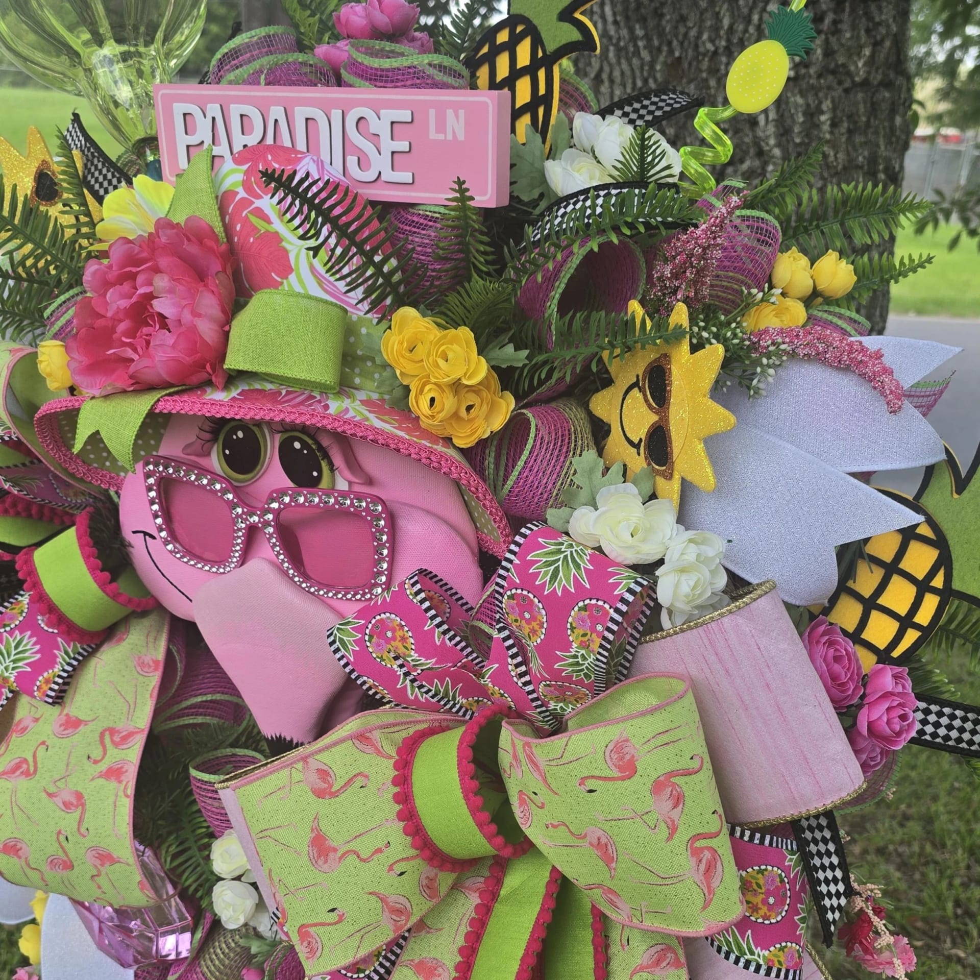 Pink Flamingo Door Hanger, photograph 4