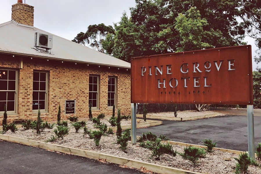 Pine Grove Hotel Eastern Dandenong Ranges