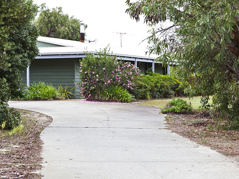 235 McLennan Drive - Nowergup. 