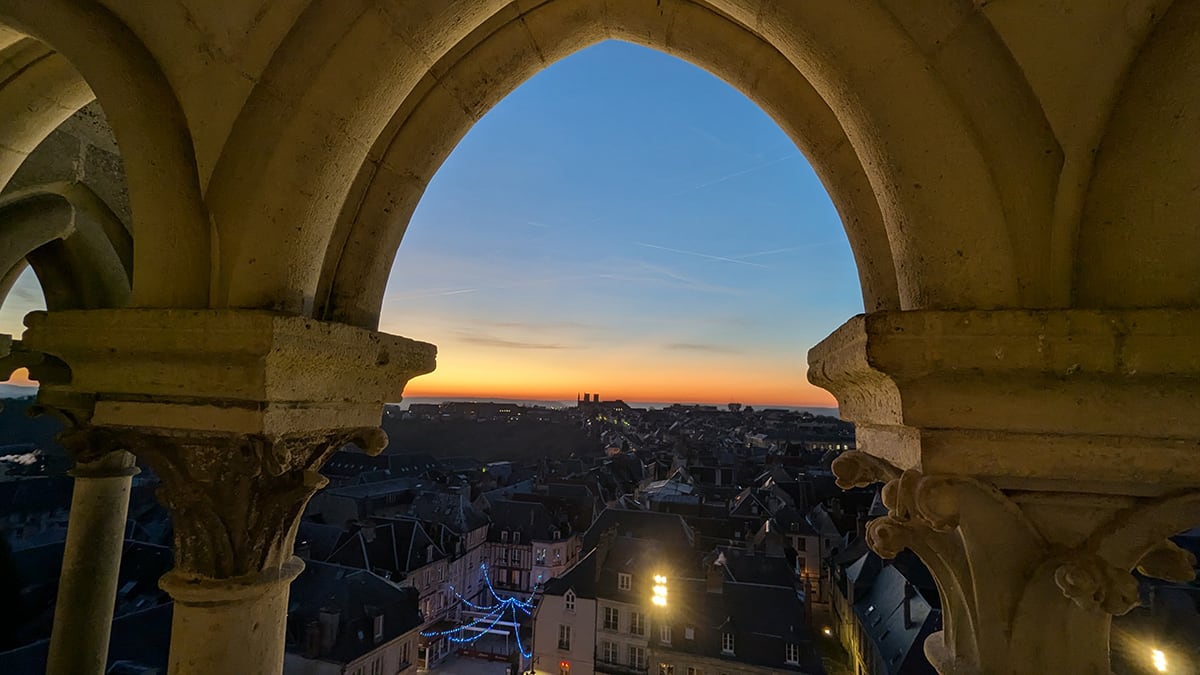 Affiche ou photo de Montée tour en soirée dans la cathédrale de Laon !