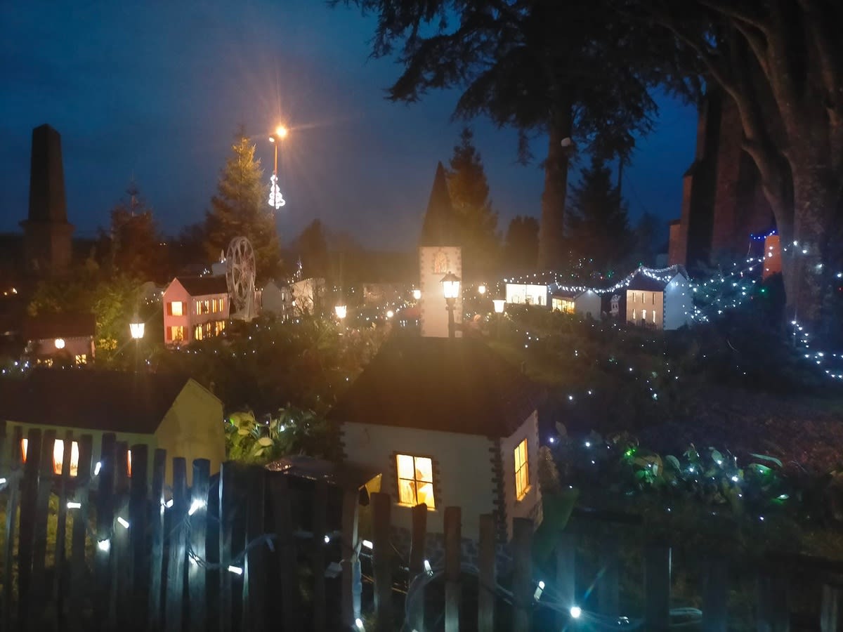 Affiche ou photo de Marché de Noël et mini village illuminé