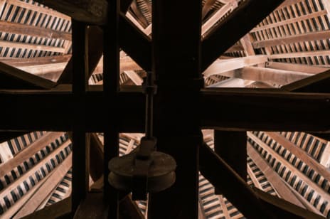 Affiche ou photo de Exposition : Sous les toits des cathédrales