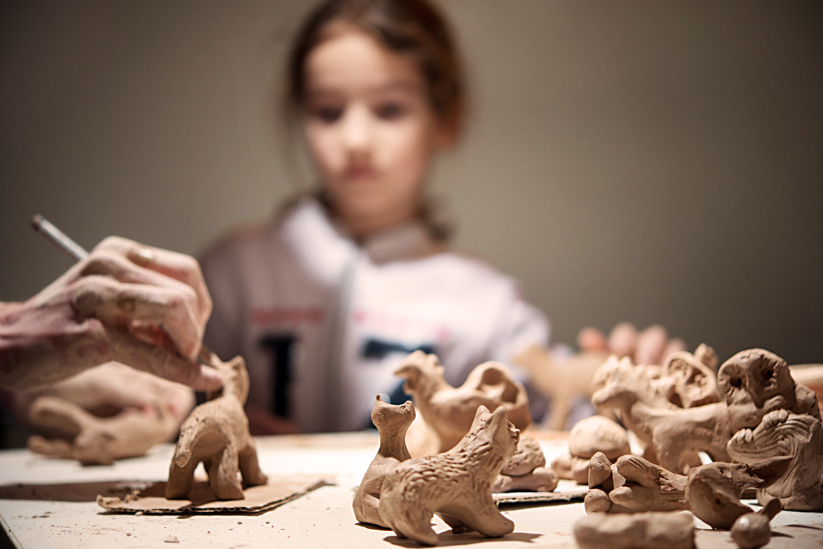 Atelier d'argile en famille