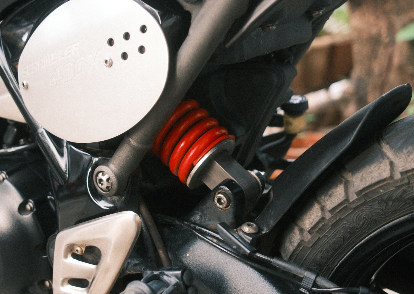 The Zedling rear shock fitted to my Scrambler 400X