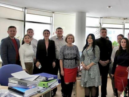 Единороссы Губкинского поздравили работников жилищно-коммунального хозяйства с профессиональным праздником