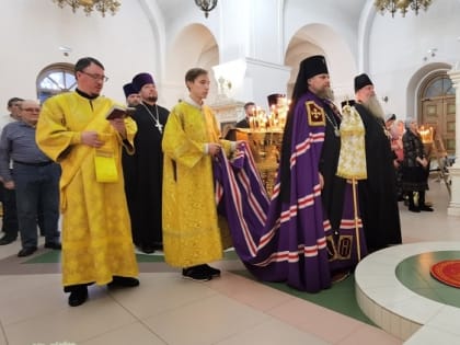 Литургия в Петропавловском храме и поздравление Владыки Николая с именинами
