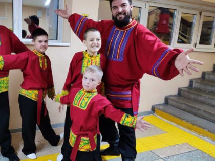 Танцевально-двигательная терапия для детей с ОВЗ от тренера Артура Беккера