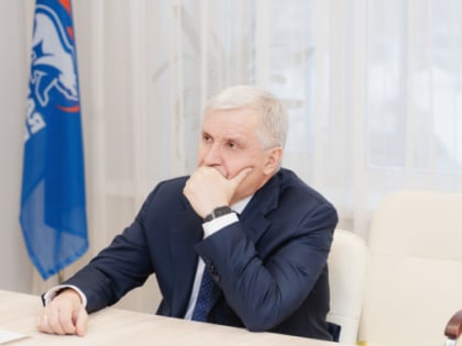 Форма для кадетов и помощь бойцам СВО. Политик Мажаров встретился с жителями Ноябрьска