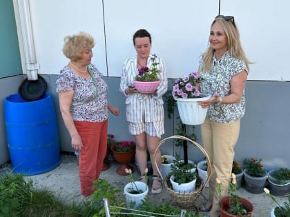 Губкинские единороссы познакомились с участницей конкурса «Лучший дом. Лучший двор»