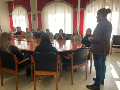 Для студентов Ямальского многопрофильного колледжа провели патриотический урок «Без срока давности»