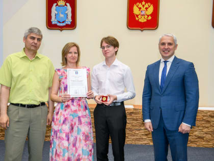 Алексей Романов: «Выпускники-медалисты — золотая строка в летописи системы образования нашего города»