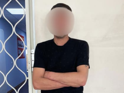 В аэропорту Ноябрьска полицейские задержали вахтовика-дебошира